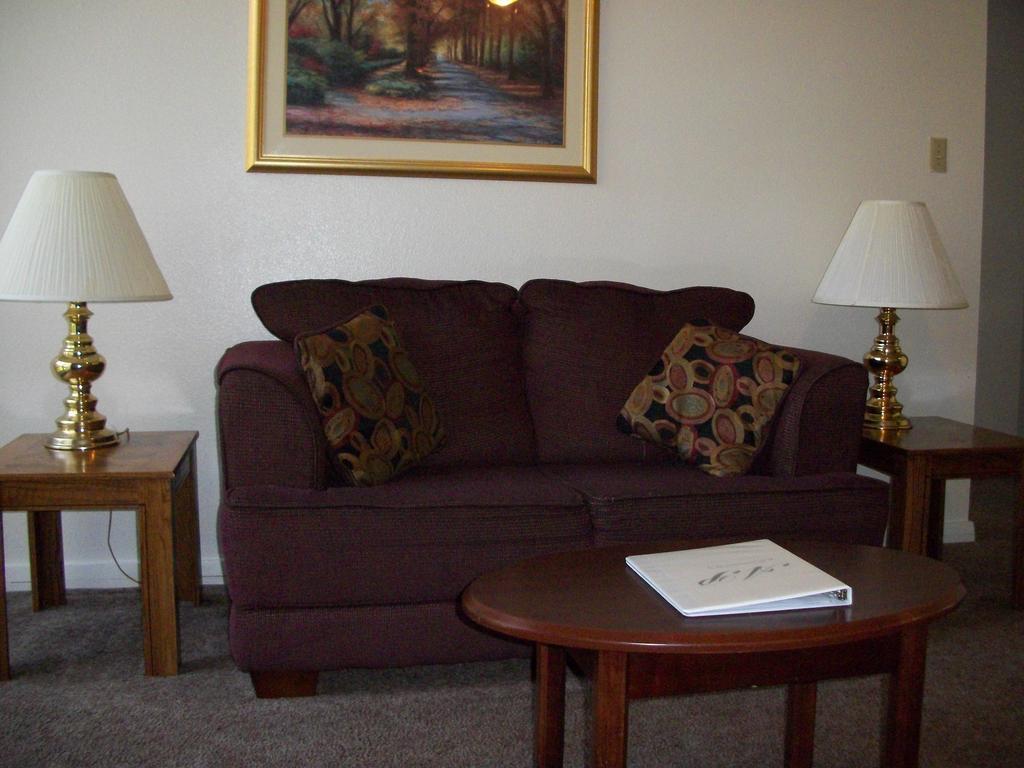 Apollo Park Executive Suites Colorado Springs Room photo